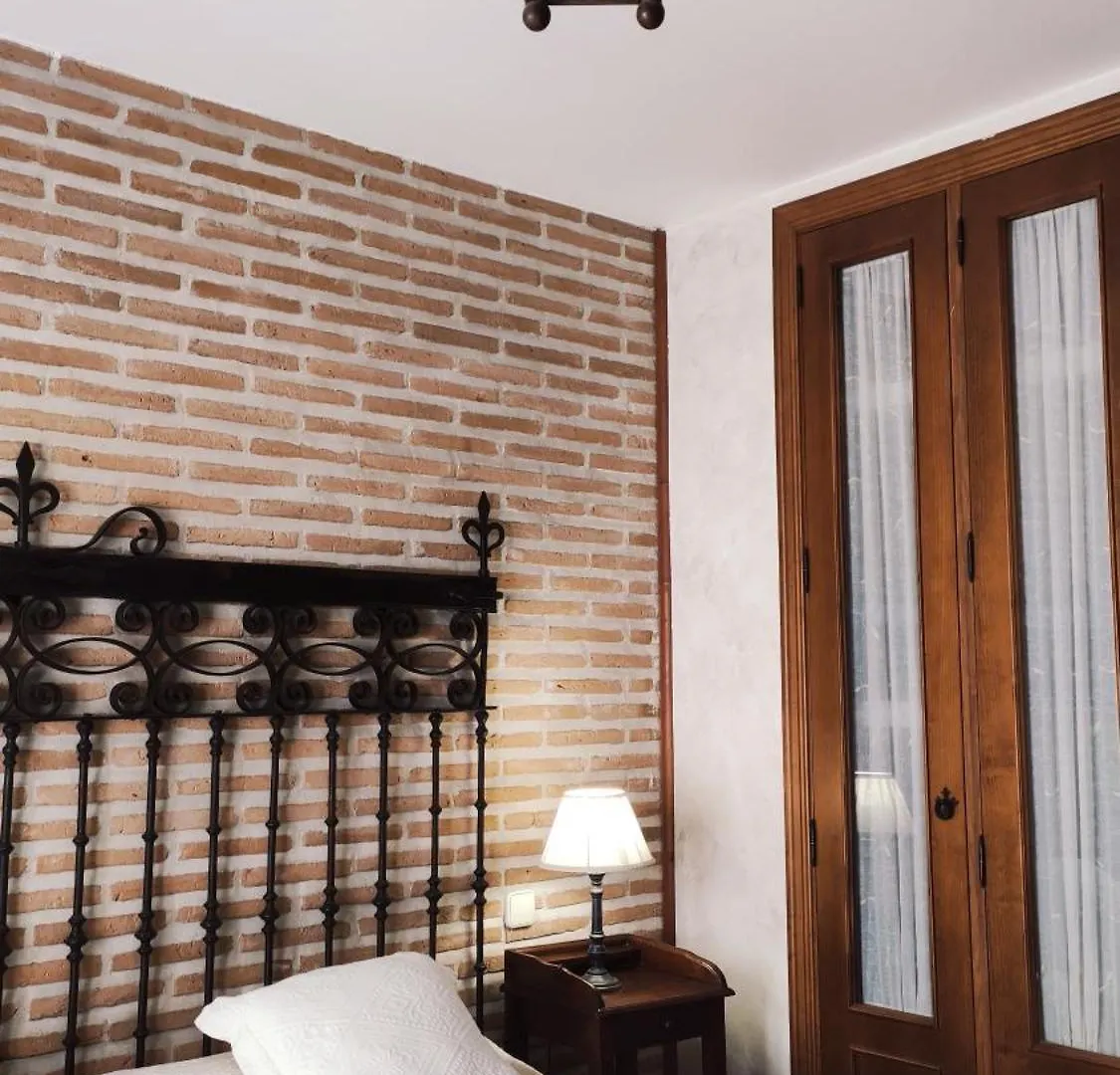 La Posada De Manolo Toledo 2*,